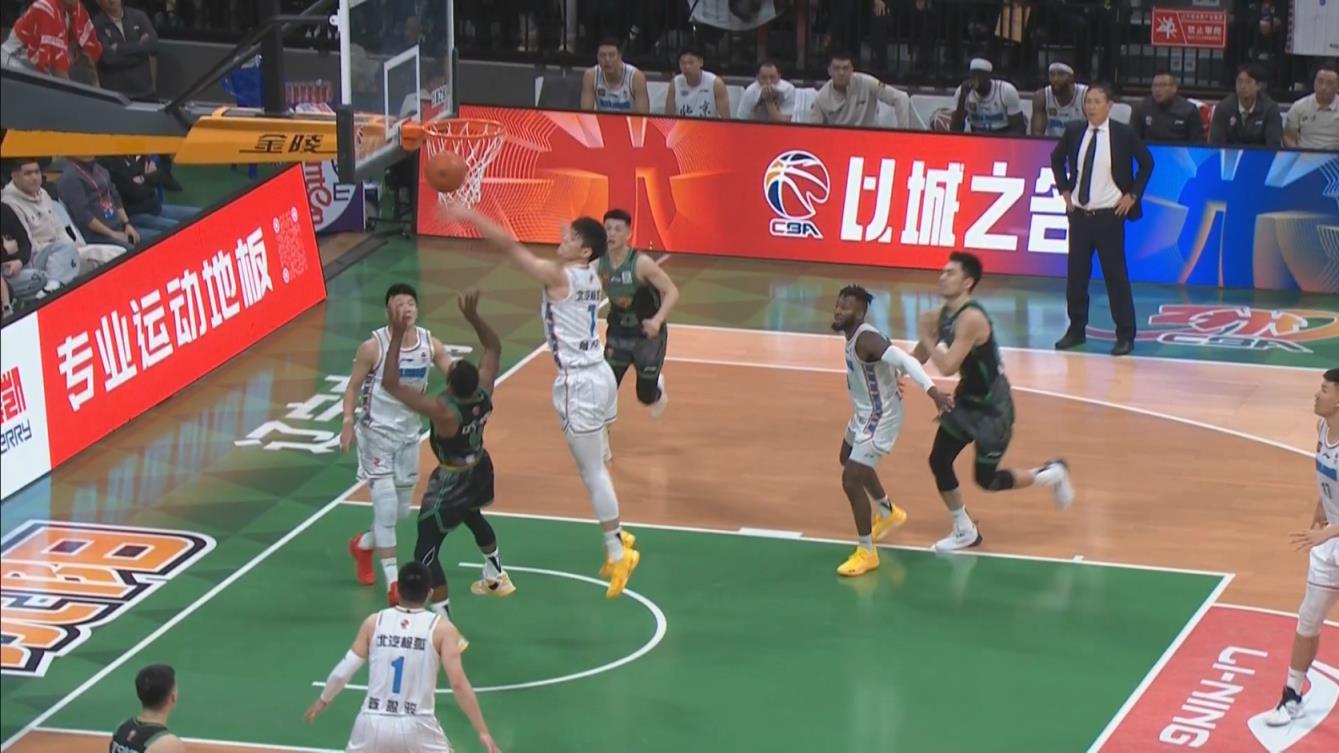 曾凡博釘板血帽弗格上籃 本場個人第6個蓋帽！